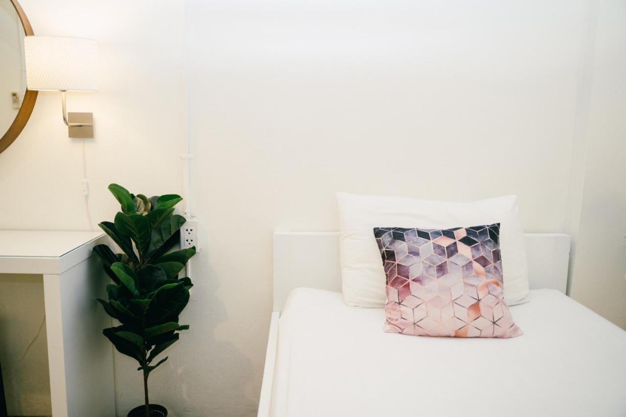 Qilombo Hostel Silom - Hq バンコク都 エクステリア 写真