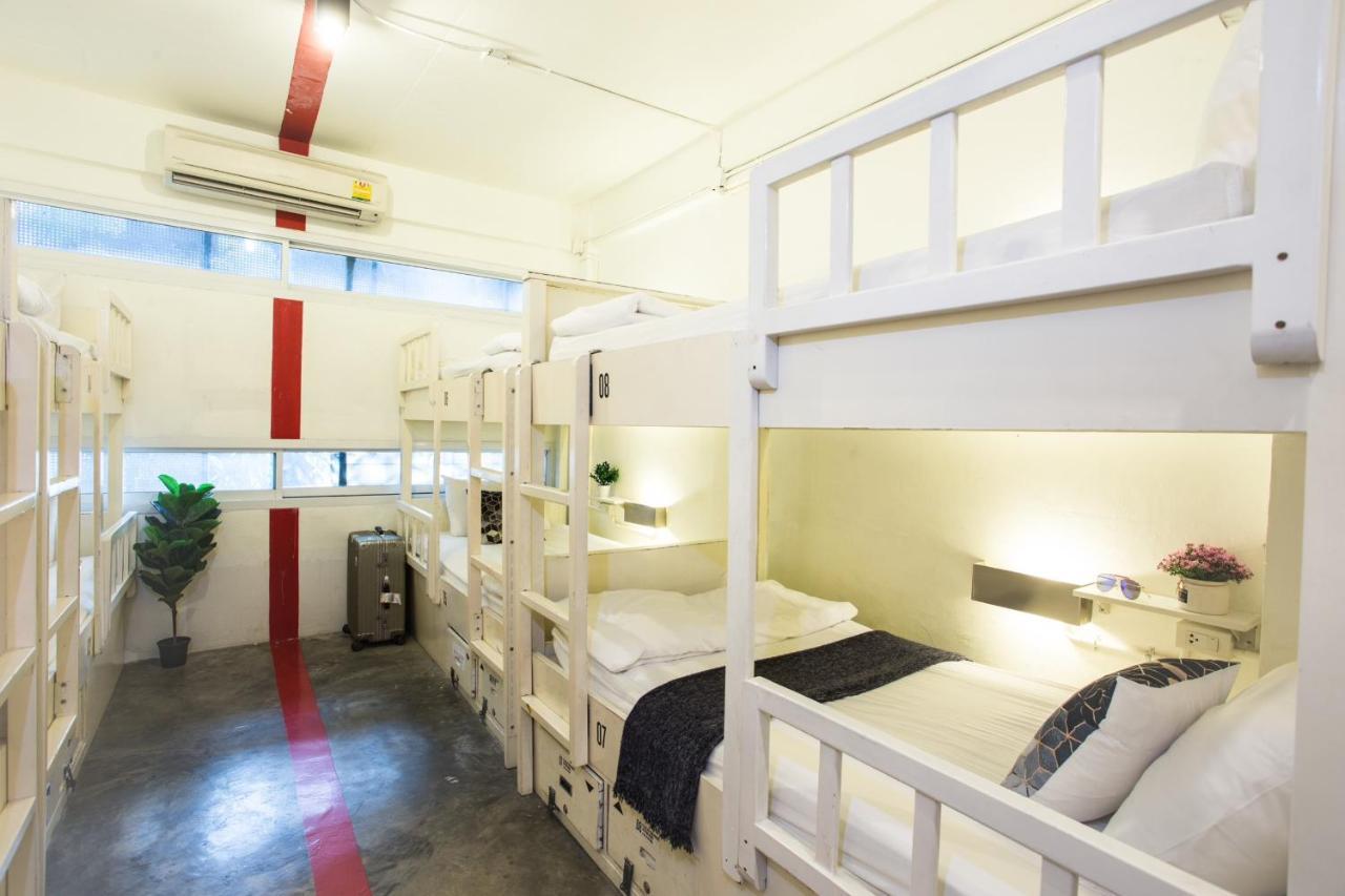 Qilombo Hostel Silom - Hq バンコク都 エクステリア 写真