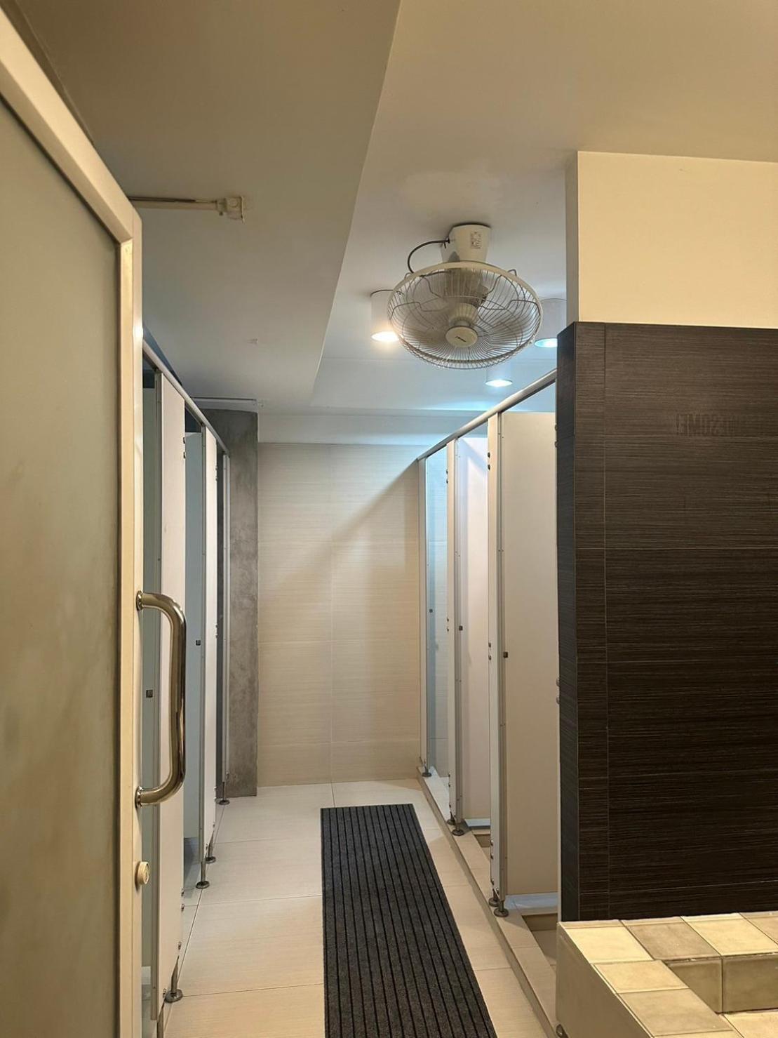 Qilombo Hostel Silom - Hq バンコク都 エクステリア 写真